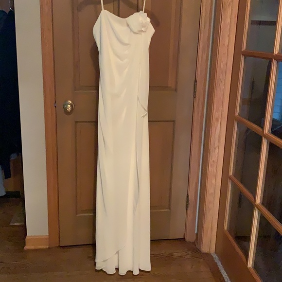 Long white crepe formal dress w/ spaghetti straps - Picture 2 of 7